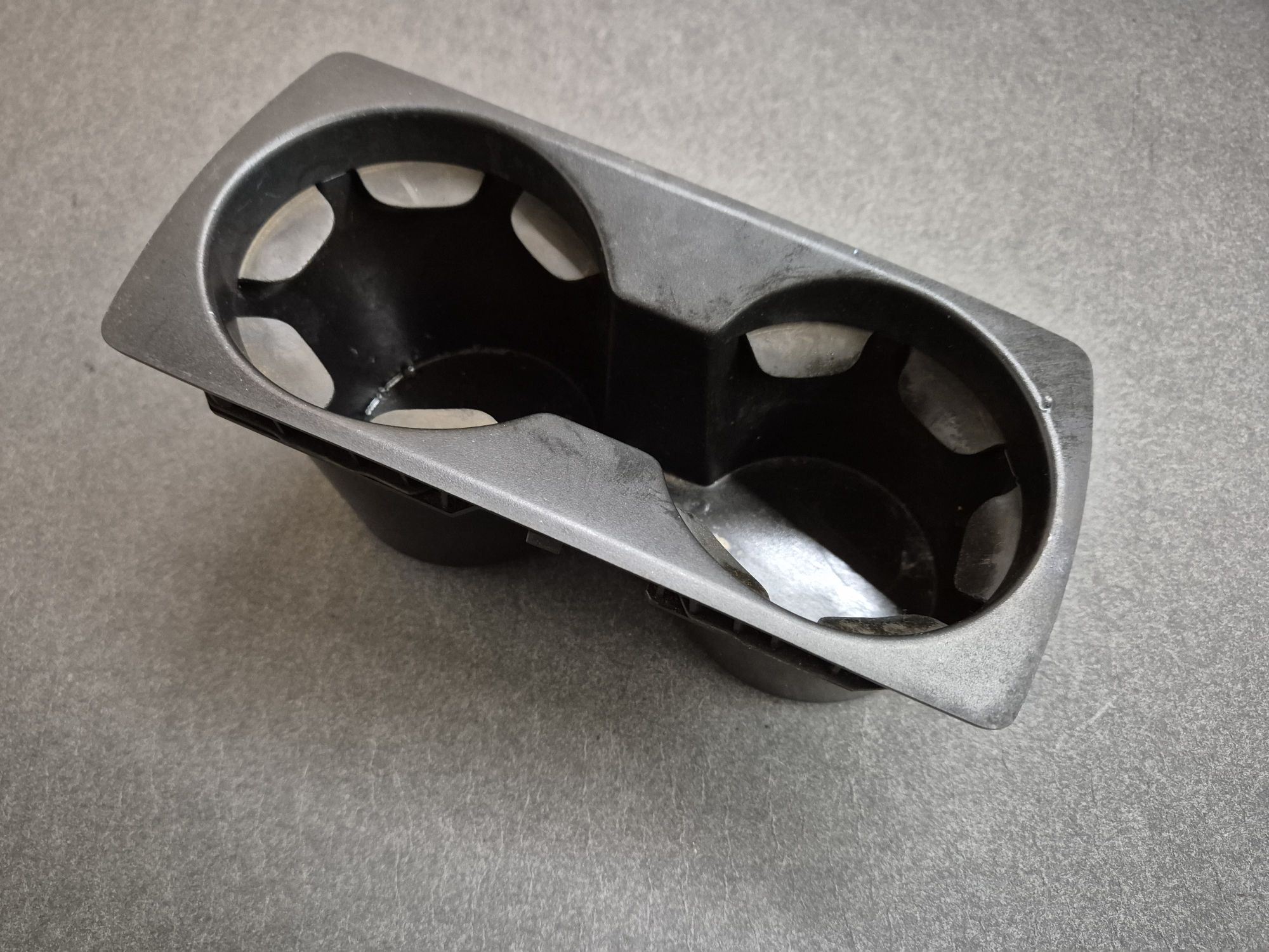 20250709_1338208569455293463412558.jpg Volvo V50 C30 S40 kopholder, brugt - Billede 1
