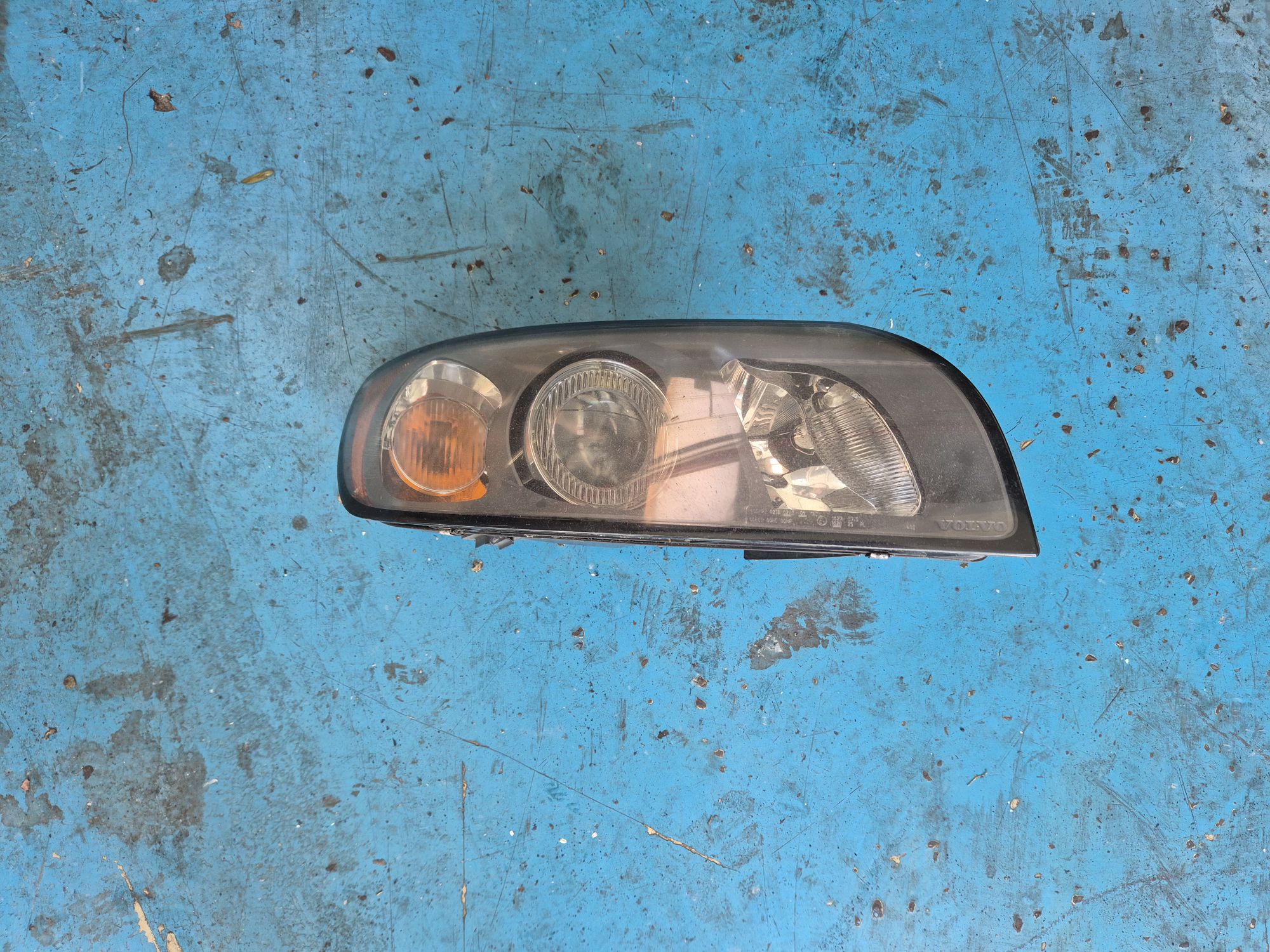 20250710_1310164641134887839960015.jpg Volvo V50 Højre forlygte, brugt - Billede 1