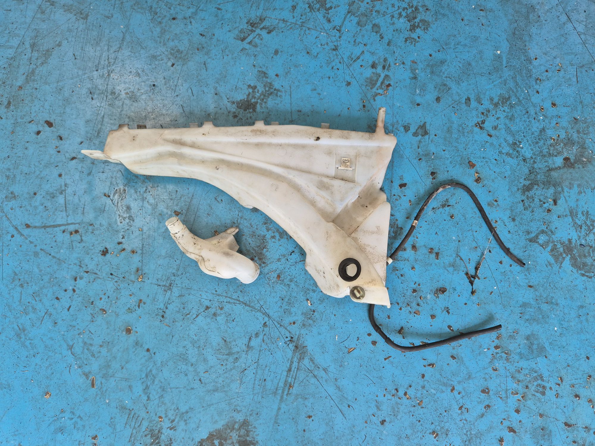 20250710_1427491171143771991485222.jpg Volvo V50 Sprinklerbeholder, brugt - Billede 1