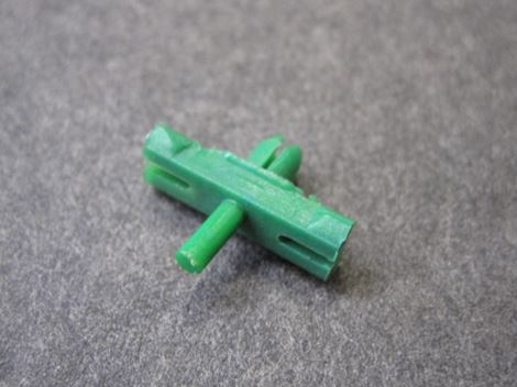 volvo-201202997 Clips grøn til montering foran volvo 240 1975-80 - Billede 1