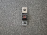 Sikring, Midi OTO 50 A, Volvo S60 (2011-2018), S60 (-2009), S80 (2007-), S80 (-2006), V60 (2011-2018), V70 P26, XC70 (2001-2007), V70, XC70 (2008-), XC60 (-2017), XC90 (-2014)