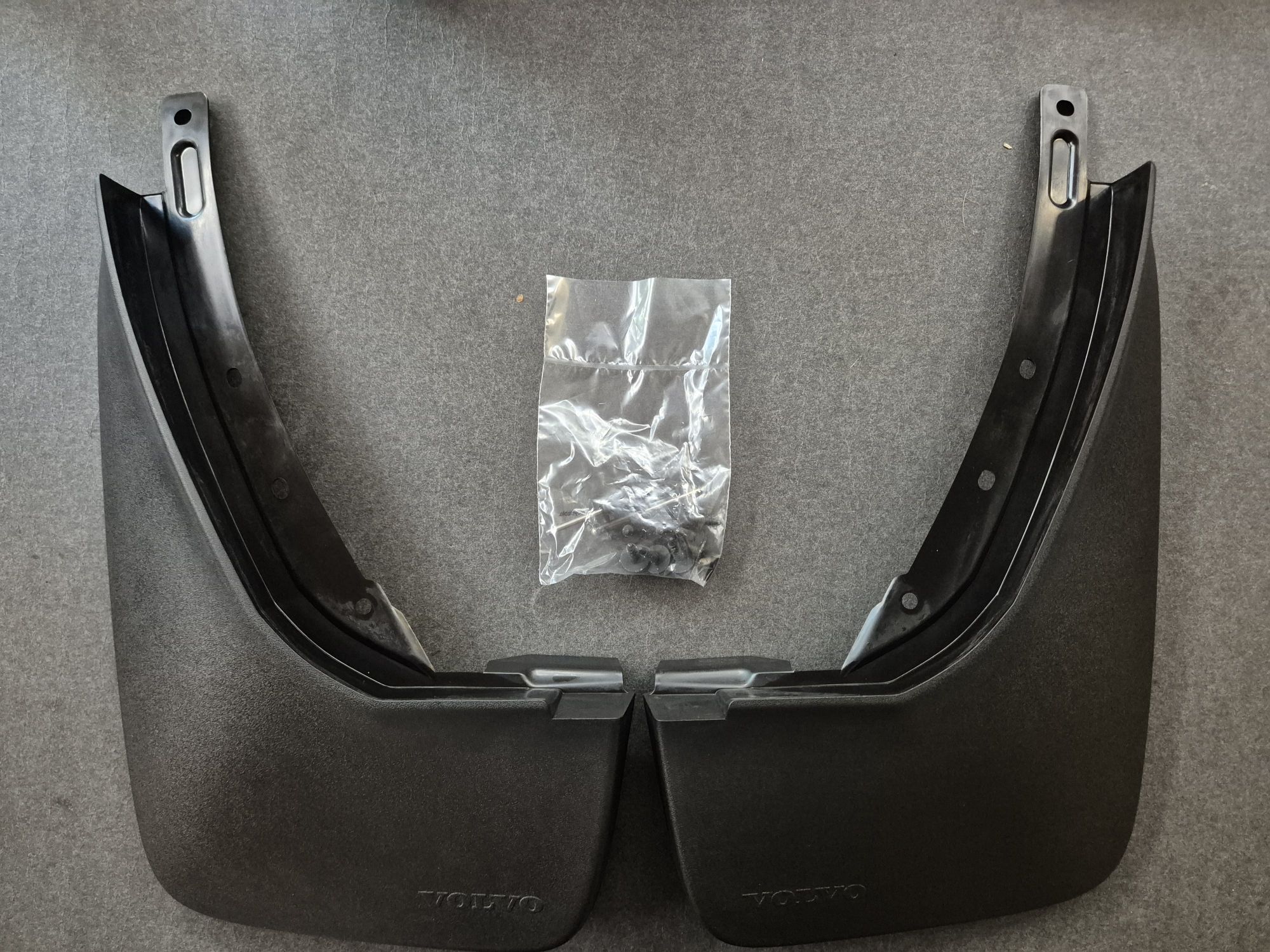 20250908_1356527892110094380683066.jpg stænklapper bag volvo XC60 2018- - Billede 1