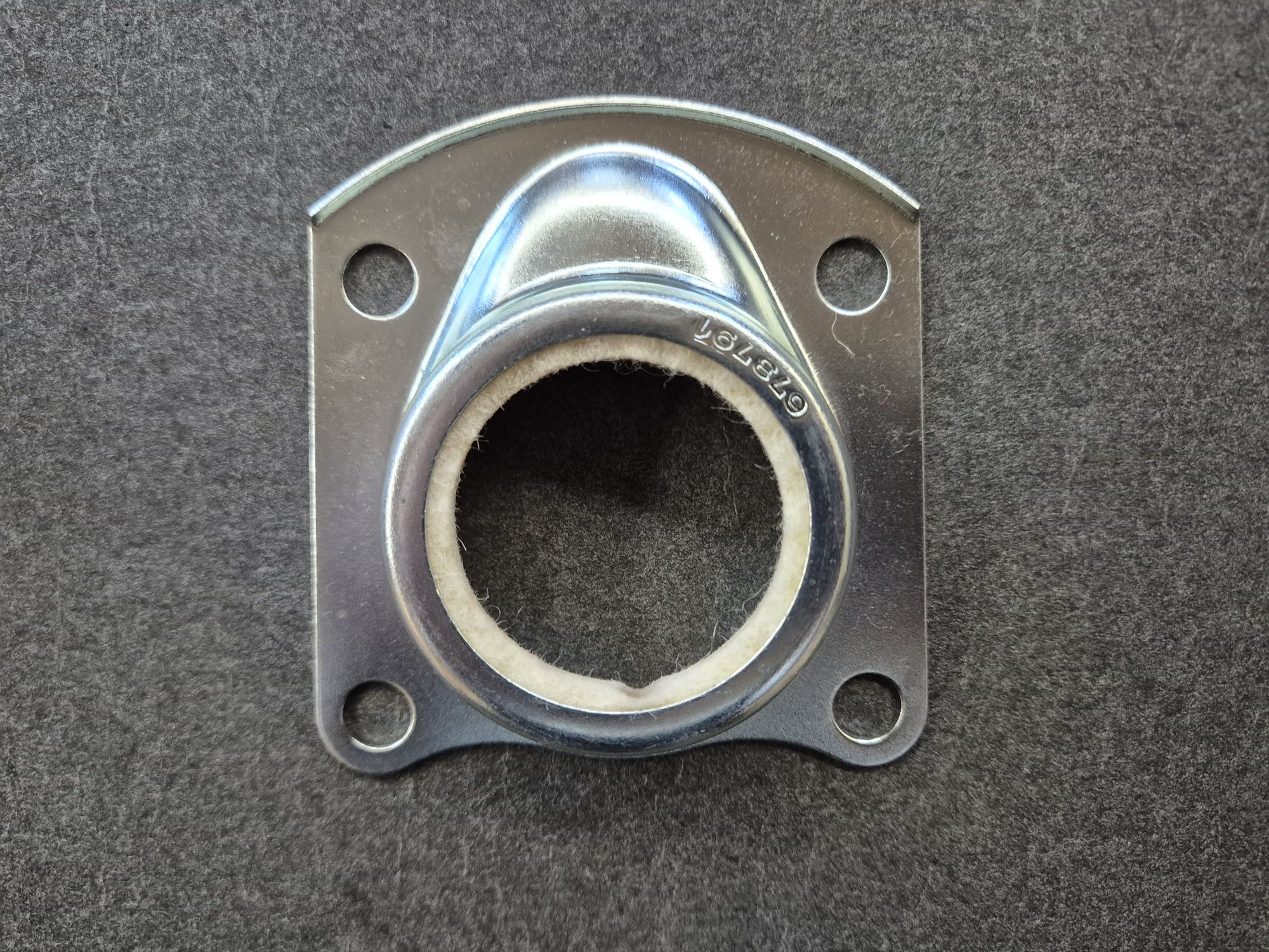 wp-176372694166529411395688483874.jpg Stålflanche til hjulleje bag, Volvo 120, 130, 220, P1800, PV - Billede 1