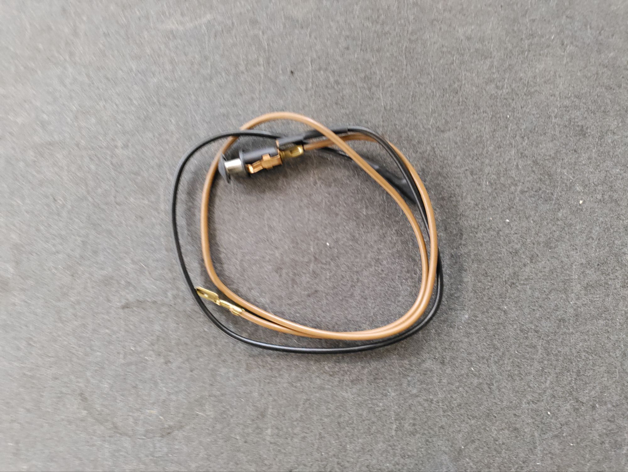wp-17670048719231062965583604548792.jpg Kontakt til motorrumslys, Volvo 300 400 - Billede 1